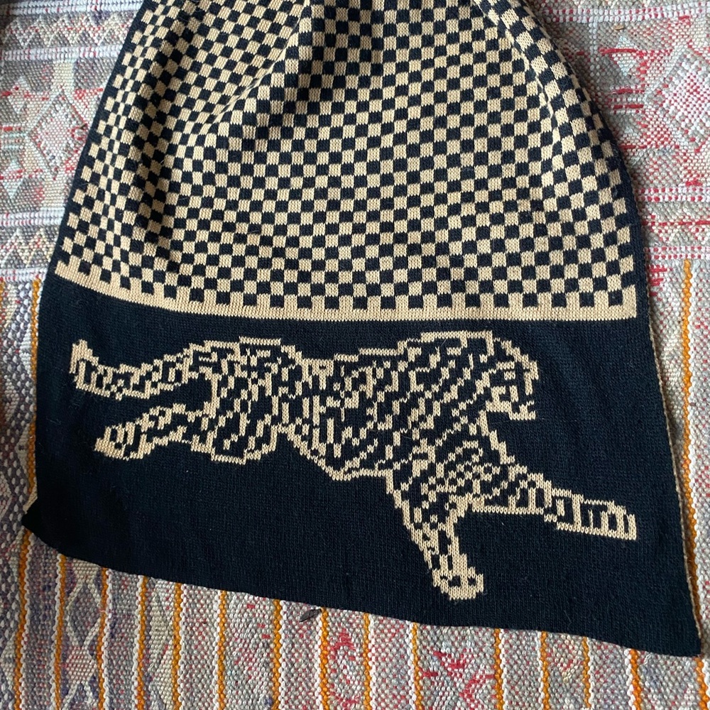 Tiger scarf - Picture 3 of 3
